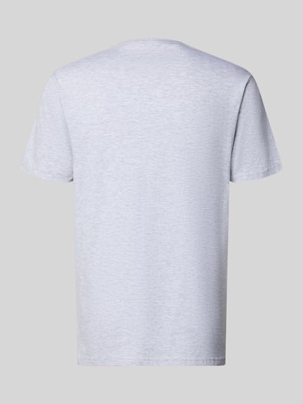 Männermodel trägt T-Shirt mit Rundhalsausschnitt im 2er-Pack von Götzburg Wäsche, Puur katoen, regular fit, ronde hals, Set van 2, Ganzkörperansicht Rückansicht