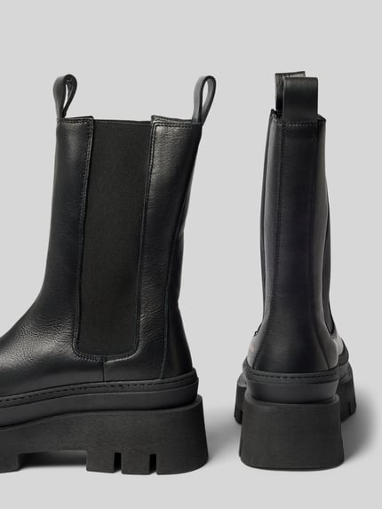 Produktfoto, Stiefel aus echtem Leder mit Logo-Detail von Copenhagen, schwarze Farbe, abgerundete Passform, profilierte Sohle, Absatzhöhe 5 cm, Schafthöhe 24 cm, Schaftweite 12 cm