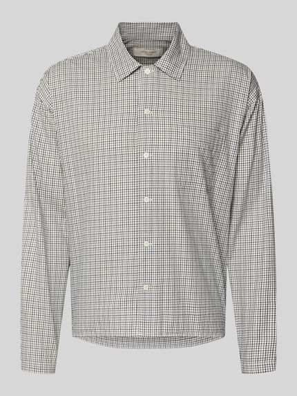 Produktfoto, Regular Fit Freizeithemd aus Baumwolle Modell 'AUSTIN' von Jack & Jones in Schwarz-Weiß-Karomuster mit Kentkragen und Knopfleiste