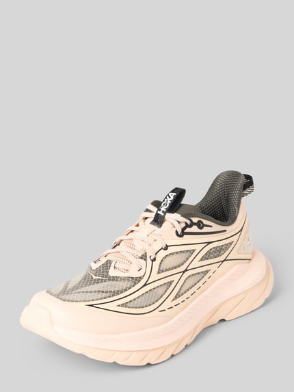 Productfoto, Sneaker met logoprint model 'KAWANA' van HOKA in beige en zwart, afgeronde pasvorm, vetersluiting, hakhoogte maat 40: 5 cm, schachthoogte: 7 cm, schachtbreedte: 9 cm