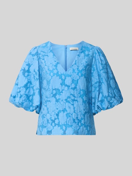 Produktfoto, Regular Fit blouse uit viscosemix Model 'Limana' van Ted Baker, gebloemd design in blauw met V-hals en 1/2-mouwen, context: Dames blouse, Viscosemix, regular fit, Model 'Limana', bloemenmotief, 1/2-mouwen, V-hals, ruglengte maat 36: 59 cm, mouwlengte maat 36: 38 cm