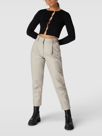 NA-KD Cropped Strickjacke in Ripp-Optik Black 1