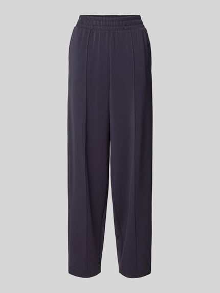 Produktfoto, Sweatpants mit elastischem Bund und Längsnähten von Jake*s Casual in dunklem Farbton, Barrel Fit, Modal-Mix mit Stretch-Anteil, strukturierte Oberfläche.