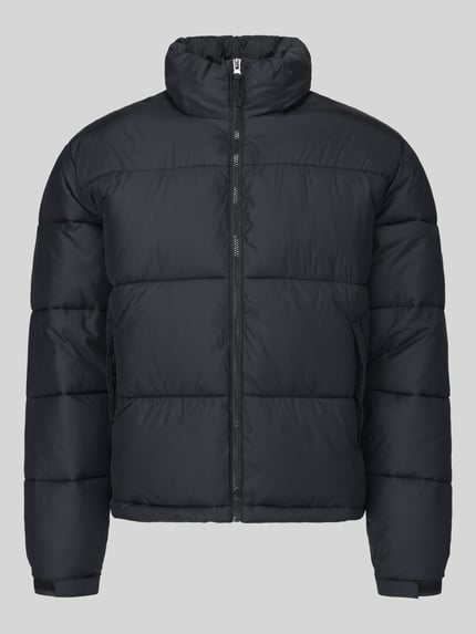 Produktfoto, Steppjacke mit hohem Stehkragen Modell 'ONSMAVERICK' von ONLY in einfarbigem Schwarz, strukturierte Webware, Reißverschluss, elastische Abschlüsse