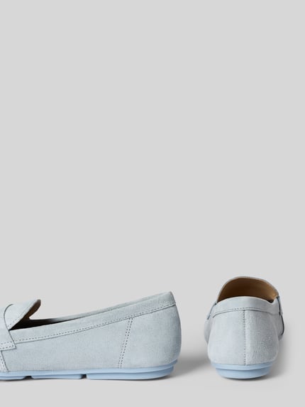 Produktfoto, Loafer aus echtem Veloursleder von Tamaris, Optik: Unifarben in Hellblau, Schuhspitze: Abgerundet, Absatzform: Flach, Verschluss: Schlupf/offen, Sohle: Profiliert, strukturiert, Materialverarbeitung: Velours, Material: Echtleder.