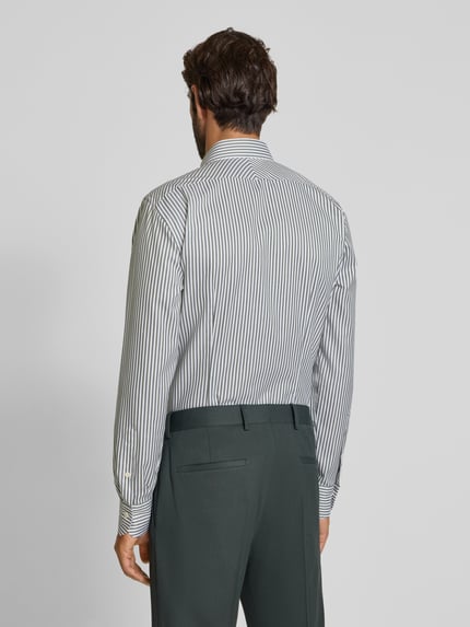 OLYMP SIGNATURE Slim Fit Freizeithemd mit Kentkragen Modell 'Namur' Oliv 5