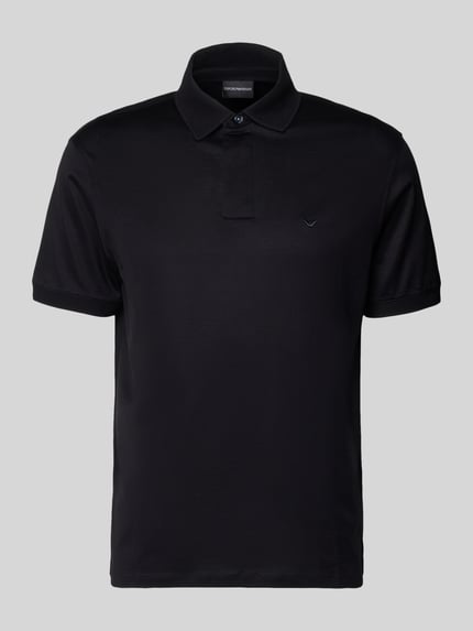 Produktfoto, schwarzes Poloshirt mit kurzer Knopfleiste von Emporio Armani aus Lyocell-Baumwoll-Mix mit Regular Fit und Label-Stitching.