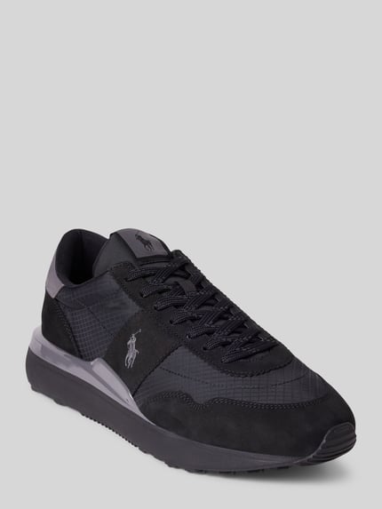 Productfoto, Low Top Sneaker aus echtem Leder van Polo Ralph Lauren in effen zwart, afgeronde neus, vlakke zool, mesh- en suède structuur, geprofileerde zool, labelreliëf, logo-stiksel en -patch, vetersluiting.