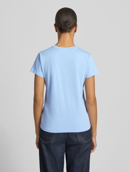 Frauenmodel trägt Regular Fit T-Shirt aus reiner Baumwolle von Polo Ralph Lauren, Optik: Unifarben, Logo-Stitching, Rundhals, Kurzarm, Ganzkörperansicht Rückansicht.