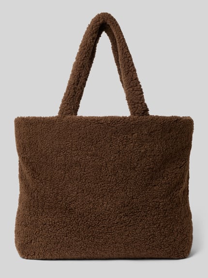 Produktfoto, Shopper mit weicher Teddy-Oberfläche von MARC O'POLO in Braun, rechteckige Form, strukturierte unifarbene Optik, Logo-Prägung.