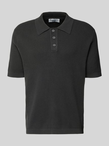 Produktfoto, Regular Fit Poloshirt aus reiner Baumwolle von Marc O'Polo Denim in Optik: Unifarben mit Label-Patch, Strickstruktur, Kurzarm