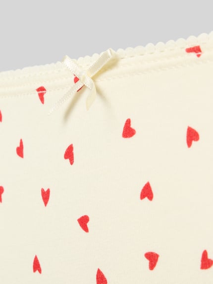Produktfoto, Slip mit Schleifen-Applikation von Jake*s Casual aus cremefarbenem Baumwoll-Elasthan-Mix mit roten Herzmotiven und elastischem Bund