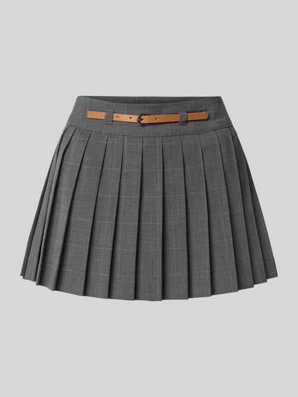 Produktfoto, ausgestellter Mini-Rock mit Plissees Modell 'LENIA' von ONLY in Grau mit feiner Karo-Struktur und braunem Gürtel, Damen Mini-Rock von ONLY