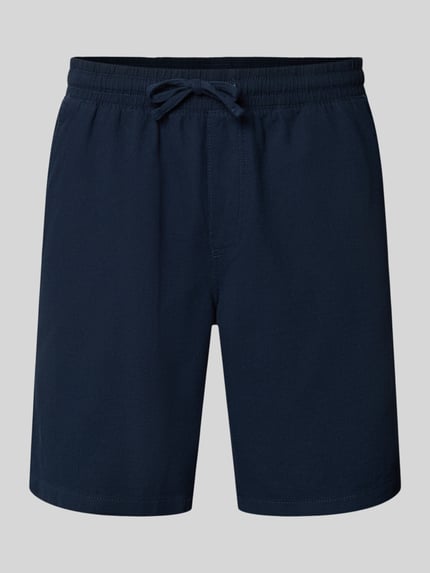Produktfoto, granatowe Shorts mit Strukturmuster Modell 'JAIDEN' von Jack & Jones, czysta bawełna, krój regular fit, elastyczny pas, tunel, Szerokość w rozmiarze M: 43 cm, długość wewnętrzna nogawki w rozmiarze M: 23 cm