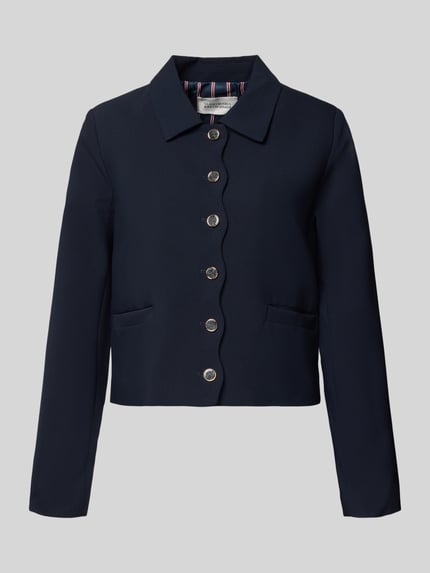 Produktfoto, dunkelblauer Regular Fit Blazer mit Umlegekragen, Knopfleiste und Eingrifftaschen, Modell 'DORINA' von GUIDO MARIA KRETSCHMER WOMAN, glatte Struktur