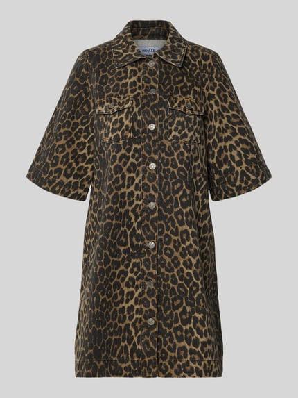 Produktfoto, Jeanskleid im Allover-Look Modell 'Mira' van mbyM, rechte fit, mini-jurk, pure katoen, leopardprint, knoopsluiting, 86 cm ruglengte, 48 cm borstwijdte, 37 cm mouwlengte