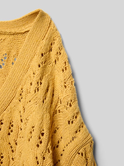 Produktfoto, Regular Fit Cardigan mit Viskose-Anteil Modell 'Isla' von Mango in Gelb, Lochmuster, weiche Strickstruktur, V-Ausschnitt