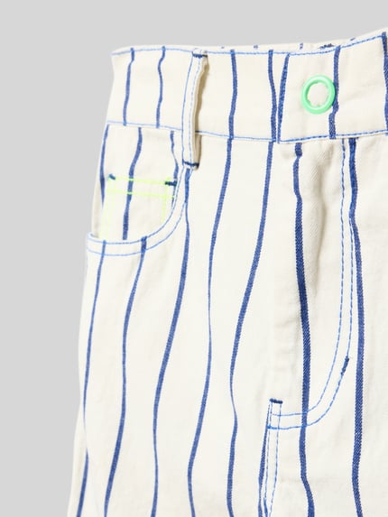 Produktfoto, Shorts mit Gesäßtaschen und Stitching von BILLIEBLUSH, puur katoen, regular fit, steekzakken, achterzakken, stitching, bandwijdte maat 116: 29 cm, binnenbeenlengte maat 116: 15 cm