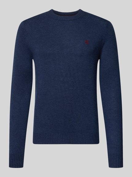 Produktfoto, dunkelblauer Slim Fit Strickpullover aus reiner Wolle mit Label-Stitching von MCNEAL, gerippte Abschlüsse, Herrenmodell
