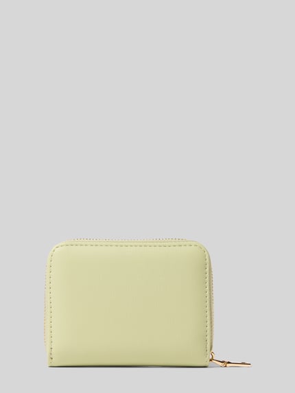 Productfoto, lichtgeel portemonnee van glad gecoat leer met label in reliëf, model 'YLVA' van Seidenfelt, hoofdvak met ritssluiting, ritsvak binnenin, diverse steekvakken