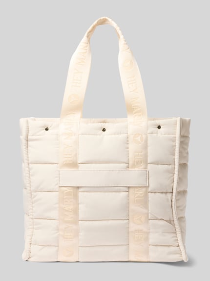 Produktfoto, Handtasche in Stepp-Optik Modell 'Best Buddy' von Hey Marly in Creme mit Hauptfach, Reißverschluss, Trageriemen mit Logo-Detail, Maße 40 cm Breite, 35 cm Länge, 16 cm Tiefe, Schulterriemen 60 cm.