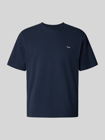 Produktfoto, T-Shirt mit Label-Patch und Rundhalsausschnitt von REVIEW, Herren T-Shirt aus Reine Baumwolle, Boxy-Fit, Rückenlänge 66 cm, dunkelblau