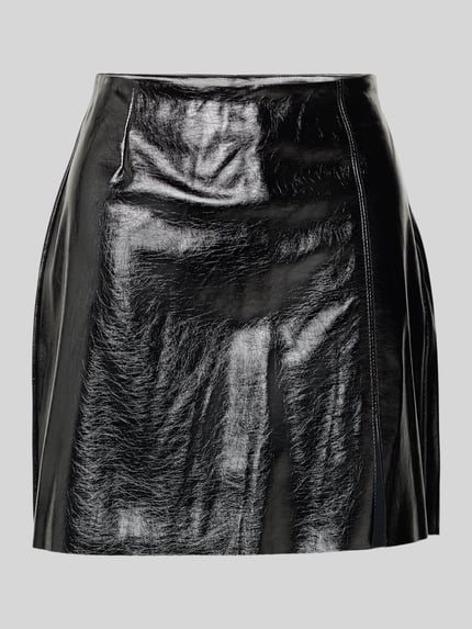 VERO MODA Spódnica mini z imitacji skóry lakierowanej model ‘NELLY’ Czarny 2