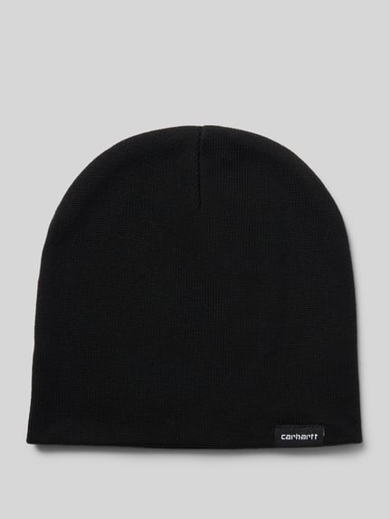 Produktfoto, schwarze Beanie mit Label-Patch Modell 'SCRIPTER' von Carhartt Work In Progress, Baumwoll-Mix, glatte Struktur.