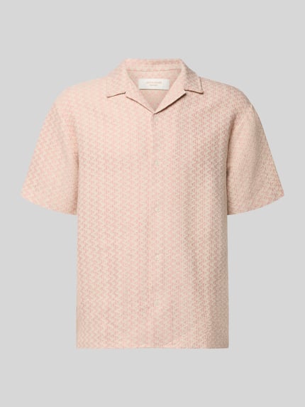 Produktfoto, Regular Fit Freizeithemd im Allover-Look Modell 'MONTAUK' von Jack & Jones, rosa gemustert, Material-Mix mit Baumwoll-Anteil, Reverskragen, Knopfleiste, kurze Ärmel.