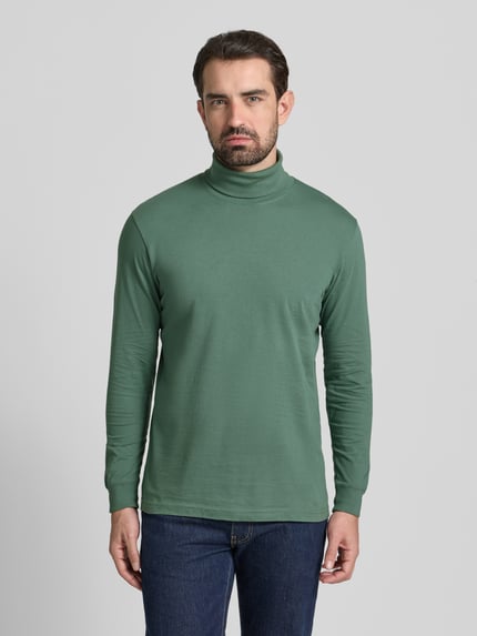 Männermodel draagt Shirt met lange mouwen met col van RAGMAN in groen, puur katoen, regular fit, ribboorden, ruglengte maat M 71 cm. Ganzkörperansicht van voren.