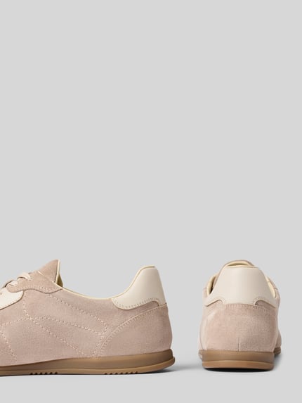 Produktfoto, Sneaker aus Leder mit Label-Detail Modell 'Spearclub' von Gant, beige Farbe, Gummisohle, abgerundete Spitze, seitliche Ansicht