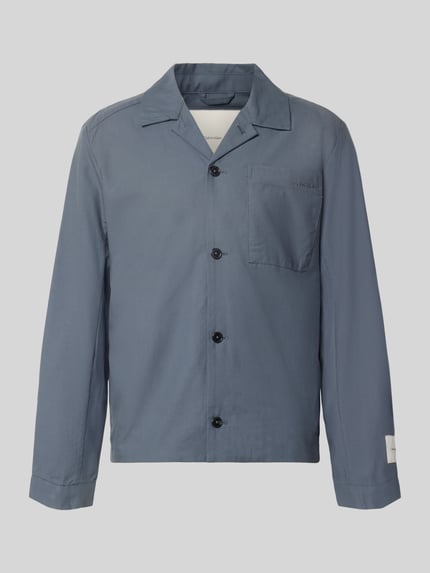 Produktfoto, Oversized Hemdjacke aus Baumwoll-Lyocell-Mix von CK Calvin Klein, Optik: Unifarben, Passform: Oversized, Umlegekragen, einreihige Knopfleiste, Label-Stitching-Applikation, Rückenpasse, Ärmelform: Langarm, Ärmelabschluss: Manschette, Brusttaschen, seitliche Eingrifftaschen, Materialverarbeitung: Twill.