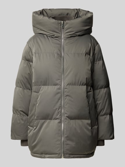 Produktfoto, Jednokolorowy, długi, krój loose fit, kurtka w stylu puffer z kapturem Model 'Hilena' od OPUS, hydrofobowy, przeciwwiatrowy, wpuszczane kieszenie, prążkowane zakończenia rękawów, pikowane wykończenie materiału