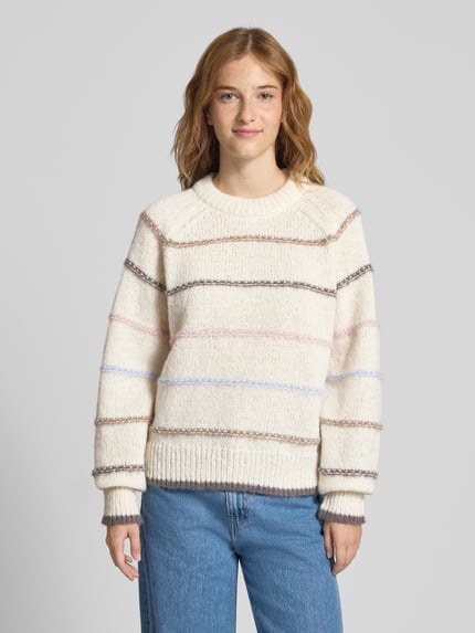 PIECES Sweter z dzianiny o kroju regular fit z raglanowymi rękawami model ‘NELIA’ Złamany biały 4