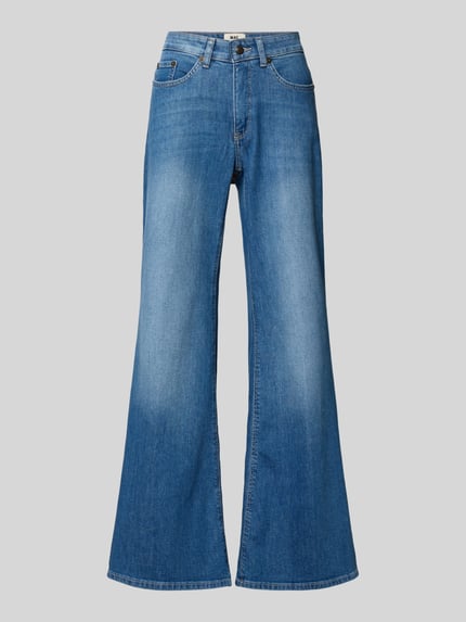Produktfoto, Flared Fit Jeans im 5-Pocket-Design von MAC in mittlerem Blau, aus Elastischer-Baumwoll-Mix, glatte Textur, Knopf- und Reißverschluss, Bundweite 40 cm, Innenbeinlänge 81 cm bei Größe 36/32