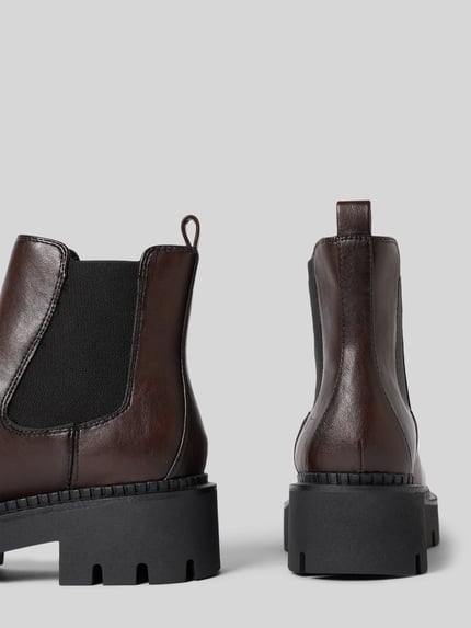 Produktfoto, Stiefeletten in Leder-Optik von Tamaris, dunkelbraun mit schwarzen Elastikeinsätzen, grobe Sohle, Damen Stiefeletten von Tamaris