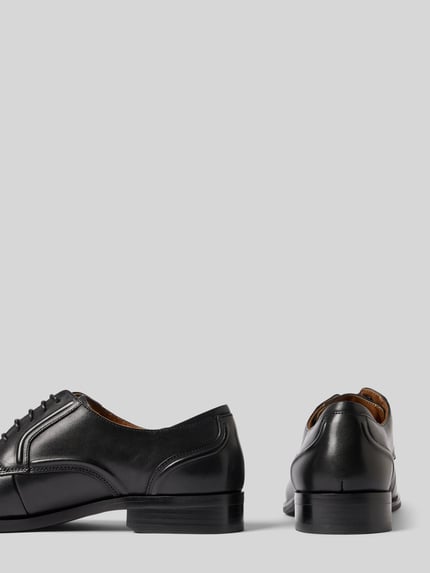 Clarks Schnürschuh aus Rindsnappa mit Gummisohle Black 2