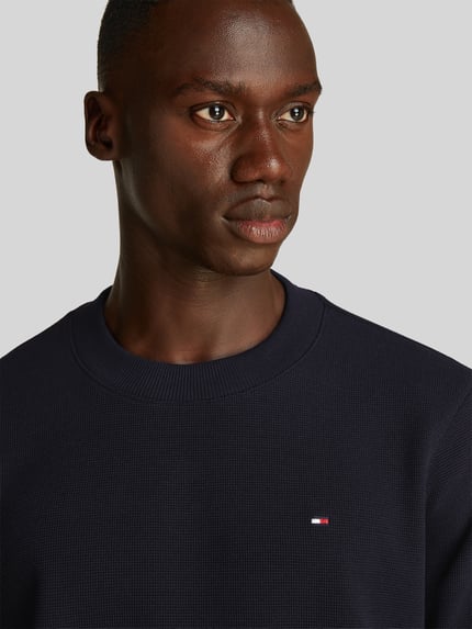 Tommy Hilfiger bluzka z długim rękawem o kroju regular fit z subtelnym detalem z logo Granatowy 3