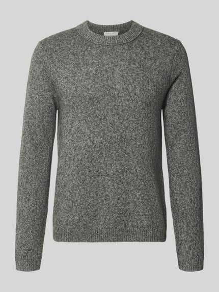 Produktfoto, grauer Wollpullover aus reiner Wolle Modell 'Harlow' von Tiger of Sweden, Yak-Woll-Mix, gerader Schnitt, Rundhalsausschnitt, feine Strickstruktur, gerippte Abschlüsse.