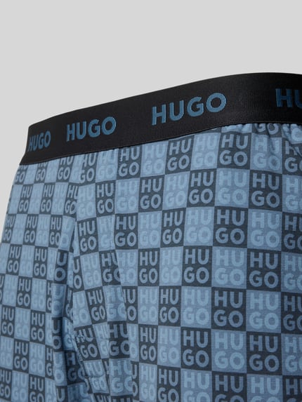 Produktfoto, Regular Fit Pyjama-Hose aus Baumwoll-Mix Modell 'AARON' von HUGO, Optik: Allover-Muster, Label-Muster, elastischer Bund, Baumwoll-Mix, Nahaufnahme Textur.