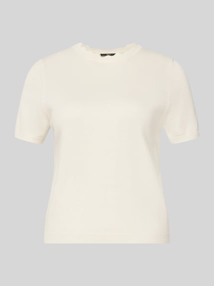 Produktfoto, Strickshirt mit Rundhalsausschnitt mit Wellensaum von Zero in Creme, körpernaher Schnitt, Halbarm, feine Stricktextur