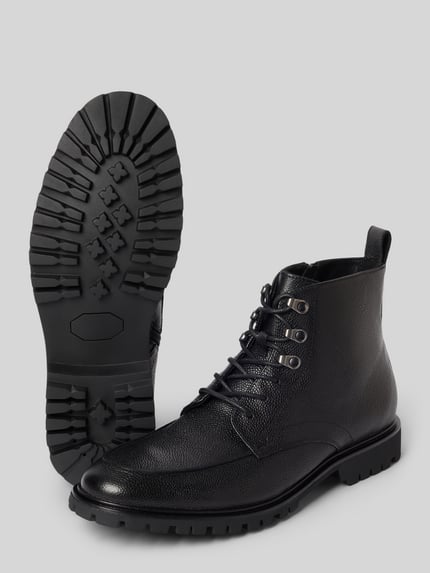Produktfoto, Boots aus echtem Leder Modell 'VENTON' von LLOYD, schwarz, Schnürverschluss, Zugschlaufe, profilierte Sohle, Absatzhöhe 3 cm, Schafthöhe 13 cm, Szerokość w rozmiarze 44: 10 cm, zaokrąglony fason