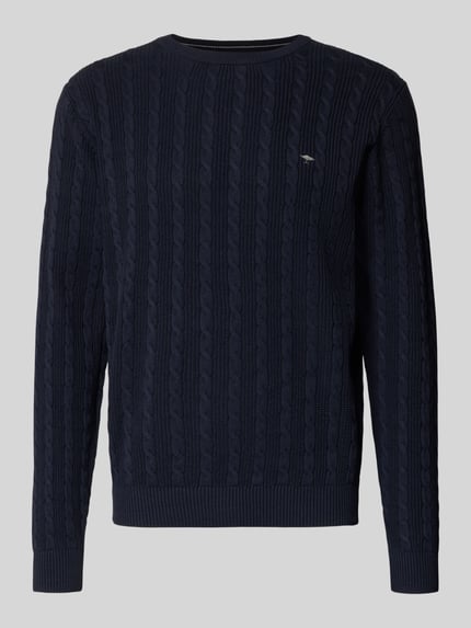 Produktfoto, Sweter z dzianiny z bawełny z ściegiem warkoczowym, wyhaftowane logo, krój slim fit, okrągły dekolt, Fynch-Hatton.
