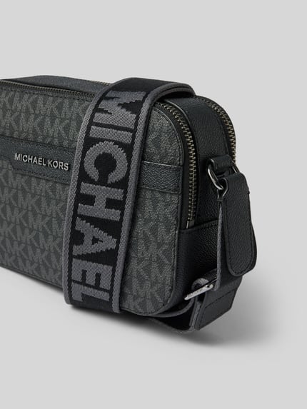 Productfoto, Camera Bag met Logo-applicatie Model 'Hudson' van Michael Kors, Heren tas met structuurpatroon, getailleerd hoofdvak met ritssluiting, verstelbare schouderband, breedte 22 cm, lengte 14 cm, diepte 6 cm, schouderbandlengte 98 cm