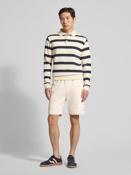 Lacoste Szorty dresowe o kroju regular fit z mieszanki bawełny Złamany biały 1