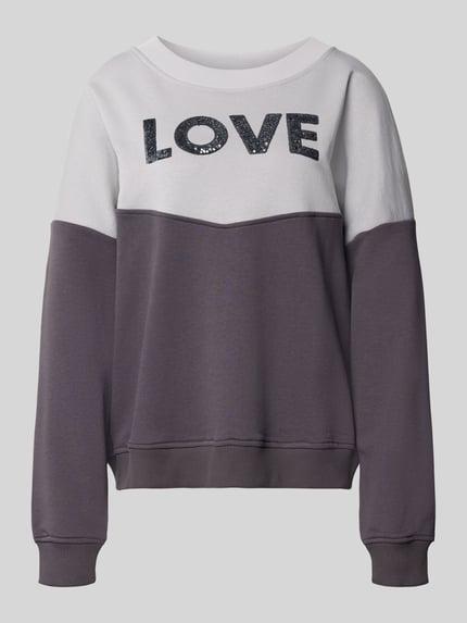Produktfoto, Oversized Sweatshirt aus reiner Baumwolle von miss goodlife, Zweifarbig in Weiß und Dunkelgrau, LOVE Paillettenbesatz, gerippte Abschlüsse.