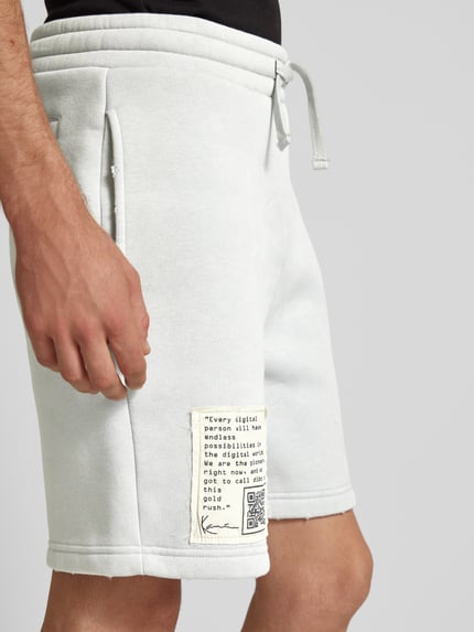 Karl Kani Regular Fit Sweatshorts mit Statement-Patch Blau 3