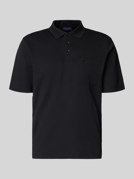 Produktfoto, Regular Fit Poloshirt mit Brusttasche von Christian Berg Men aus Material-Mix mit Baumwoll-Anteil, schwarzer Farbton