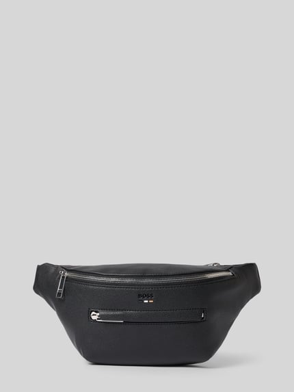 Produktfoto, Bauchtasche mit Label-Applikation Modell 'RAY' von BOSS, Optik: Unifarben, Verschluss: Reißverschluss, Aufteilung: Hauptfach, Innenfach, Reißverschlussfach, strukturierte schwarze Oberfläche