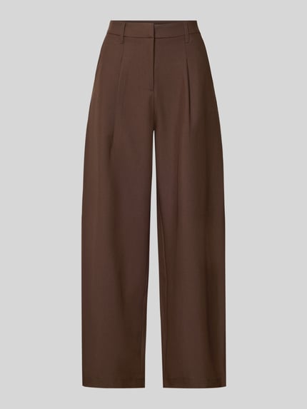 Produktfoto, braune Slim Fit Anzughose mit Viskose-Anteil Modell 'BOSELLA' von PIECES, glatte Textur, klare Nähte, Damen Anzughose.